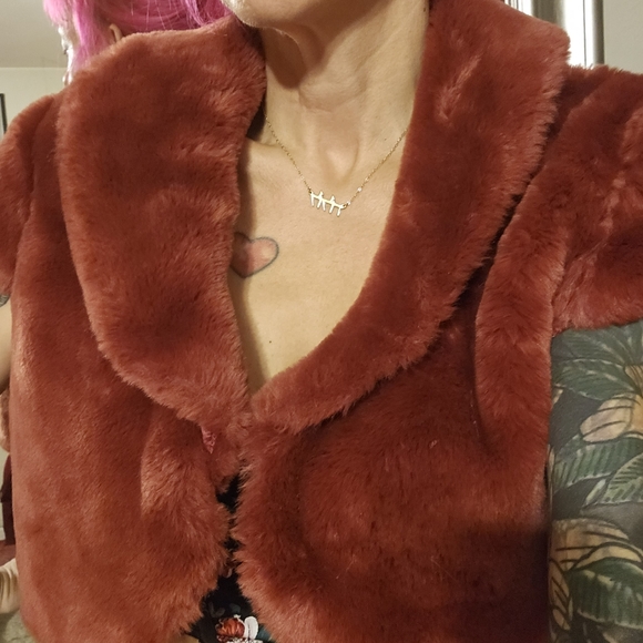 Burn red faux fur shrug - Picture 7 of 8